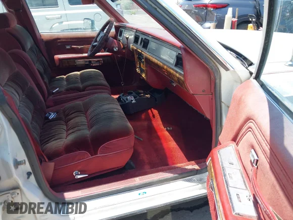 ✅ 1986 Mercury Grand Marquis • VIN: 2MEBP95FXGX683499 • Lot: 42538351. Wystawiony na IAAI z przebiegiem 59 179 mil. Bezpłatny archiwum sprzedaży aukcyjnych z USA i szczegółowy raport historii pojazdu na DreamBid. Zdjęcie 5.