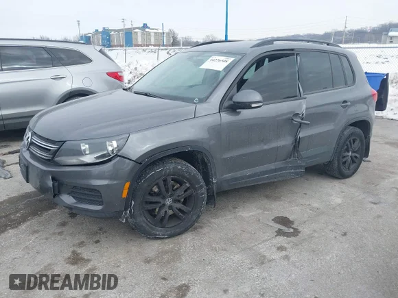 ✅ 2016 Volkswagen Tiguan SEL • VIN: WVGBV7AX7GW559899 • Lot: 44276508. Wystawiony na IAAI z przebiegiem 143 606 mil. Bezpłatny archiwum sprzedaży aukcyjnych z USA i szczegółowy raport historii pojazdu na DreamBid. Zdjęcie 2.