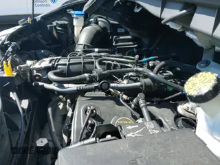 ✅ 2016 Ford Transit • VIN: 1FTYR1YG3GKA09967 • Lot: 41994688. Wystawiony na IAAI z przebiegiem 117 497 mil. Bezpłatny archiwum sprzedaży aukcyjnych z USA i szczegółowy raport historii pojazdu na DreamBid. Zdjęcie 19.