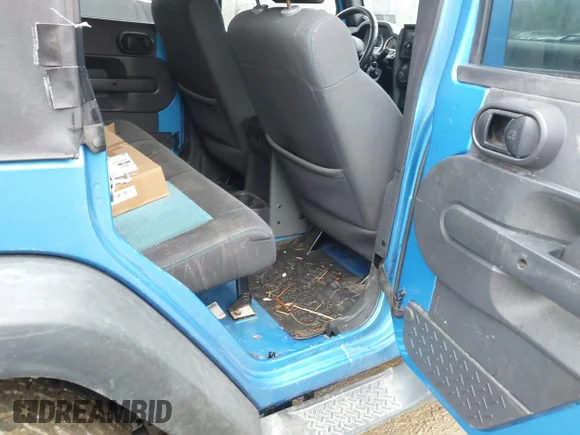 ✅ 2010 Jeep Wrangler Unlimited Sport • VIN: 1J4BA3H10AL160202 • Lot: 44538974. Wystawiony na IAAI z przebiegiem 165 648 mil. Bezpłatny archiwum sprzedaży aukcyjnych z USA i szczegółowy raport historii pojazdu na DreamBid. Zdjęcie 8.