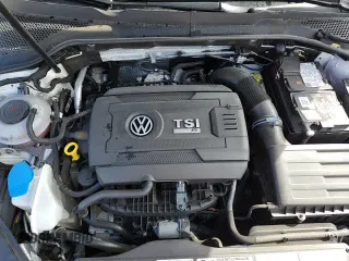 ✅ 2018 Volkswagen Golf R • VIN: WVWVF7AU2JW093245 • Lot: 70214805. Listed on Copart with 85,543 mi. Free auction sales archive from the USA and detailed vehicle history report at DreamBid. Image 15.