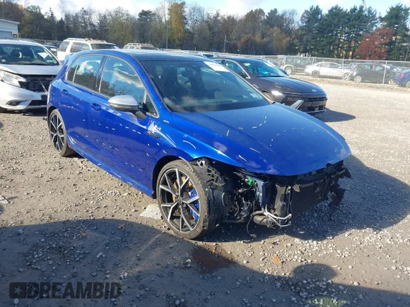 ✅ 2023 Volkswagen Golf R • VIN: WVWFB7CD8PW141580 • Lot: 43594279. Wystawiony na IAAI z przebiegiem 9 986 mil. Bezpłatny archiwum sprzedaży aukcyjnych z USA i szczegółowy raport historii pojazdu na DreamBid. Zdjęcie 1.