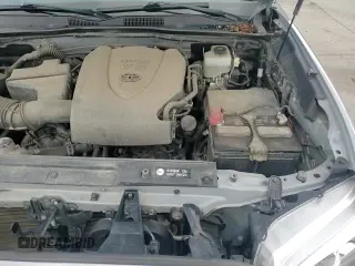 ✅ 2018 Toyota Tacoma SR5 • VIN: 3TMDZ5BN3JM051584 • Лот: 54222055. Опубликован ранее на Copart с пробегом 101 852 миль. Бесплатный доступ к архиву аукционных продаж из США и подробный отчёт об истории автомобиля на DreamBid. Изображение 15.