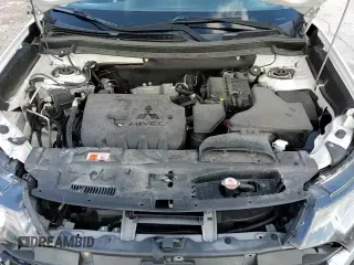 ✅ 2018 Mitsubishi Outlander SE • VIN: JA4AD3A39JZ034965 • Lot: 84364635. Listed on Copart with 96,152 mi. Free auction sales archive from the USA and detailed vehicle history report at DreamBid. Image 14.