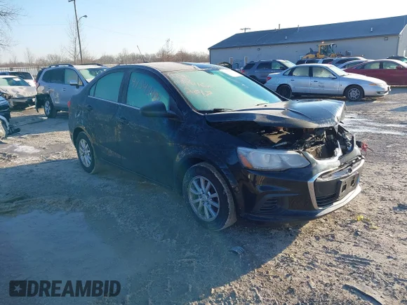 ✅ 2017 Chevrolet Sonic LT • VIN: 1G1JD5SH0H4114957 • Lot: 41545481. Wystawiony na IAAI z przebiegiem 174 518 mil. Bezpłatny archiwum sprzedaży aukcyjnych z USA i szczegółowy raport historii pojazdu na DreamBid. Zdjęcie 1.