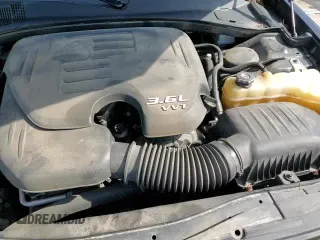 ✅ 2018 Chrysler 300 Limited • VIN: 2C3CCAKG8JH170399 • Лот: 81940165. Опубликован ранее на Copart с пробегом 127 309 миль. Бесплатный доступ к архиву аукционных продаж из США и подробный отчёт об истории автомобиля на DreamBid. Изображение 15.