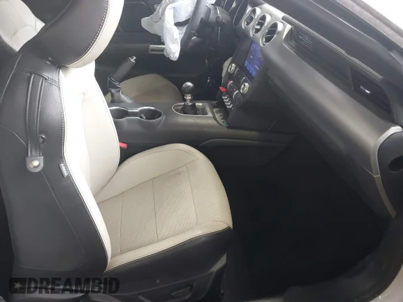 ✅ 2020 Ford Mustang GT • VIN: 1FA6P8CF7L5175525 • Lot: 45056067. Wystawiony na IAAI z przebiegiem 39 371 mil. Bezpłatny archiwum sprzedaży aukcyjnych z USA i szczegółowy raport historii pojazdu na DreamBid. Zdjęcie 5.