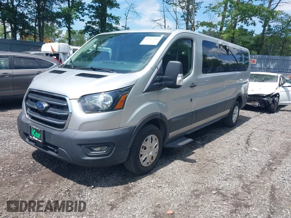 ✅ 2020 Ford Transit Passenger XL • VIN: 1FBAX2Y85LKA33448 • Лот: 42527391. Опубліковано раніше на IAAI з пробігом 61 200 миль. Безкоштовний доступ до архіву аукціонних продажів зі США та докладний звіт про історію автомобіля на DreamBid. Зображення 2.