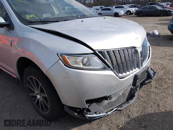 ✅ 2015 Lincoln MKX • VIN: 2LMDJ6JK5FBL33335 • Lot: 43974414. Wystawiony na IAAI z przebiegiem 122 695 mil. Bezpłatny archiwum sprzedaży aukcyjnych z USA i szczegółowy raport historii pojazdu na DreamBid. Zdjęcie 13.