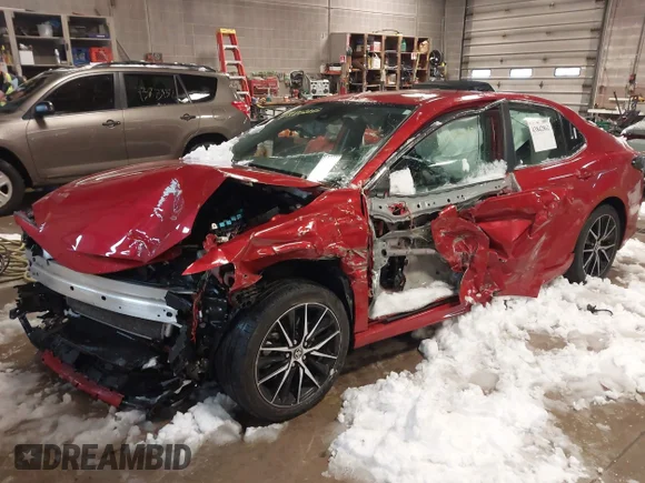 ✅ 2023 Toyota Camry SE • VIN: 4T1G11AK5PU140450 • Lot: 43842862. Wystawiony na IAAI z przebiegiem Nie podano. Bezpłatny archiwum sprzedaży aukcyjnych z USA i szczegółowy raport historii pojazdu na DreamBid. Zdjęcie 2.