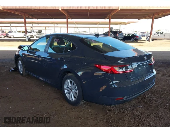 ✅ 2026 Toyota Camry LE • VIN: 4T1DAACK7TU244156 • Lot: 44433547. Wystawiony na IAAI z przebiegiem 2 935 mil. Bezpłatny archiwum sprzedaży aukcyjnych z USA i szczegółowy raport historii pojazdu na DreamBid. Zdjęcie 3.