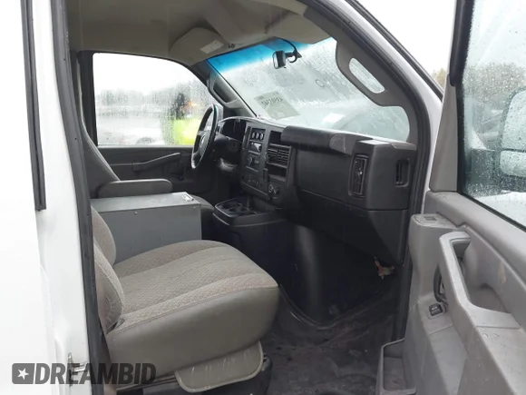 ✅ 2021 Chevrolet City Express Cargo • VIN: 1GCZGHF7XM1151708 • Lot: 43503342. Wystawiony na IAAI z przebiegiem 115 305 mil. Bezpłatny archiwum sprzedaży aukcyjnych z USA i szczegółowy raport historii pojazdu na DreamBid. Zdjęcie 5.