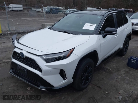 ✅ 2024 Toyota RAV4 Hybrid XSE • VIN: 4T3E6RFV2RU140846 • Lot: 43774894. Wystawiony na IAAI z przebiegiem 67 656 mil. Bezpłatny archiwum sprzedaży aukcyjnych z USA i szczegółowy raport historii pojazdu na DreamBid. Zdjęcie 2.