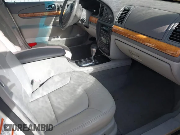 ✅ 1999 Lincoln Continental • VIN: 1LNHM97V0XY693527 • Lot: 43362254. Wystawiony na IAAI z przebiegiem 65 127 mil. Bezpłatny archiwum sprzedaży aukcyjnych z USA i szczegółowy raport historii pojazdu na DreamBid. Zdjęcie 5.