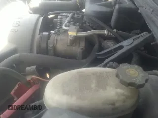 2004 Chevrolet Silverado 1500 Work Truck z VIN 1GCEC14X94Z312331, wystawiony jako IAAI lot #32433839 z przebiegiem 262 306 mil mil oraz . Historia ofert i sprzedaży dostępna na DreamBid. Obrazek 12.