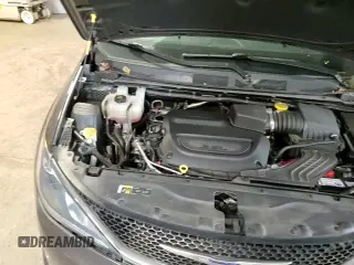 ✅ 2020 Chrysler Pacifica Touring • VIN: 2C4RC1FG0LR141864 • Lot: 71657245. Listed on Copart with 32,644 mi. Free auction sales archive from the USA and detailed vehicle history report at DreamBid. Image 16.