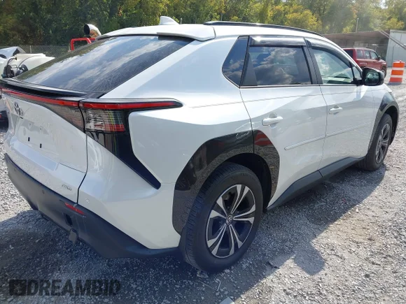 ✅ 2023 Toyota bZ4X XLE • VIN: JTMABACA6PA015261 • Lot: 43235247. Wystawiony na IAAI z przebiegiem 33 291 mil. Bezpłatny archiwum sprzedaży aukcyjnych z USA i szczegółowy raport historii pojazdu na DreamBid. Zdjęcie 4.