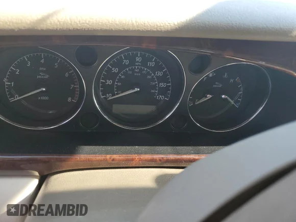 ✅ 2004 Jaguar XJ 8 • VIN: SAJEA71C74SG02851 • Lot: 69056994. Wystawiony na Copart z przebiegiem Nie podano. Bezpłatny archiwum sprzedaży aukcyjnych z USA i szczegółowy raport historii pojazdu na DreamBid. Zdjęcie 8.