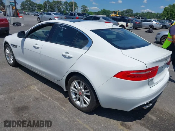✅ 2017 Jaguar XE 20d Premium • VIN: SAJAJ4BN1HCP15687 • Lot: 45155020. Wystawiony na IAAI z przebiegiem 54 817 mil. Bezpłatny archiwum sprzedaży aukcyjnych z USA i szczegółowy raport historii pojazdu na DreamBid. Zdjęcie 3.