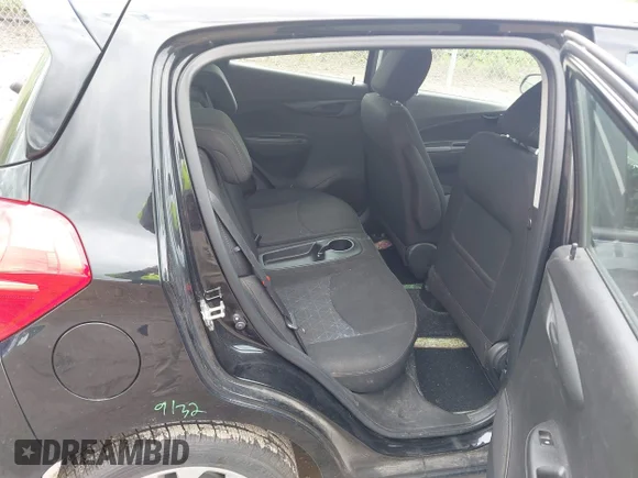✅ 2019 Chevrolet Spark LT • VIN: KL8CD6SA5KC700049 • Lot: 42307967. Wystawiony na IAAI z przebiegiem 35 925 mil. Bezpłatny archiwum sprzedaży aukcyjnych z USA i szczegółowy raport historii pojazdu na DreamBid. Zdjęcie 8.