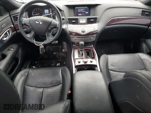 ✅ 2019 Infiniti Q70 Luxe • VIN: JN1BY1AR1KM586002 • Lot: 46111645. Wystawiony na Copart z przebiegiem 68 244 mil. Bezpłatny archiwum sprzedaży aukcyjnych z USA i szczegółowy raport historii pojazdu na DreamBid. Zdjęcie 8.