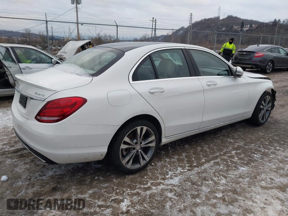 ✅ 2016 Mercedes-Benz C 300 Sport • VIN: 55SWF4KBXGU157642 • Lot: 44177309. Wystawiony na IAAI z przebiegiem 71 370 mil. Bezpłatny archiwum sprzedaży aukcyjnych z USA i szczegółowy raport historii pojazdu na DreamBid. Zdjęcie 4.