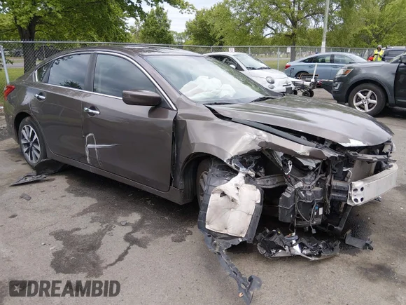 ✅ 2017 Nissan Altima SV • VIN: 1N4AL3APXHC185845 • Lot: 45119559. Wystawiony na IAAI z przebiegiem 111 258 mil. Bezpłatny archiwum sprzedaży aukcyjnych z USA i szczegółowy raport historii pojazdu na DreamBid. Zdjęcie 1.