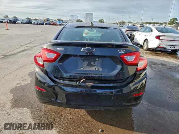 ✅ 2018 Chevrolet Cruze LS • VIN: 1G1BC5SMXJ7195491 • Lot: 97235645. Wystawiony na Copart z przebiegiem 130 217 mil. Bezpłatny archiwum sprzedaży aukcyjnych z USA i szczegółowy raport historii pojazdu na DreamBid. Zdjęcie 6.