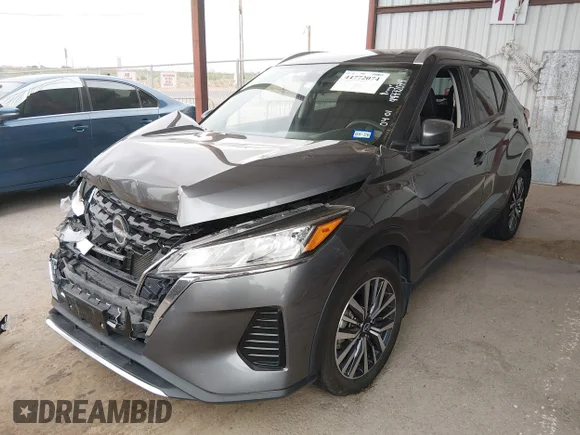 ✅ 2022 Nissan Kicks SV • VIN: 3N1CP5CVXNL512522 • Lot: 44772074. Wystawiony na IAAI z przebiegiem 83 516 mil. Bezpłatny archiwum sprzedaży aukcyjnych z USA i szczegółowy raport historii pojazdu na DreamBid. Zdjęcie 2.