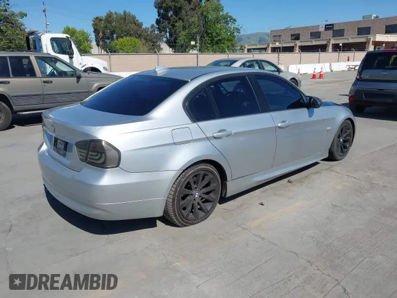 ✅ 2008 BMW 3 Series 328i • VIN: WBAVC53528FZ82766 • Лот: 44903132. Опубліковано раніше на IAAI з пробігом 187 259 миль. Безкоштовний доступ до архіву аукціонних продажів зі США та докладний звіт про історію автомобіля на DreamBid. Зображення 4.