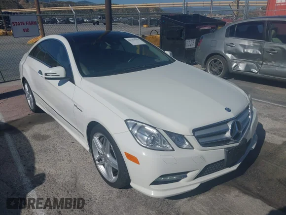 ✅ 2012 Mercedes-Benz E 550 • VIN: WDDKJ7DB7CF152018 • Lot: 42304068. Wystawiony na IAAI z przebiegiem 80 040 mil. Bezpłatny archiwum sprzedaży aukcyjnych z USA i szczegółowy raport historii pojazdu na DreamBid. Zdjęcie 1.
