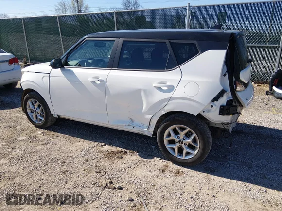 ✅ 2025 Kia Soul LX • VIN: KNDJ23AUXS7265617 • Lot: 44617122. Wystawiony na IAAI z przebiegiem 9 269 mil. Bezpłatny archiwum sprzedaży aukcyjnych z USA i szczegółowy raport historii pojazdu na DreamBid. Zdjęcie 3.