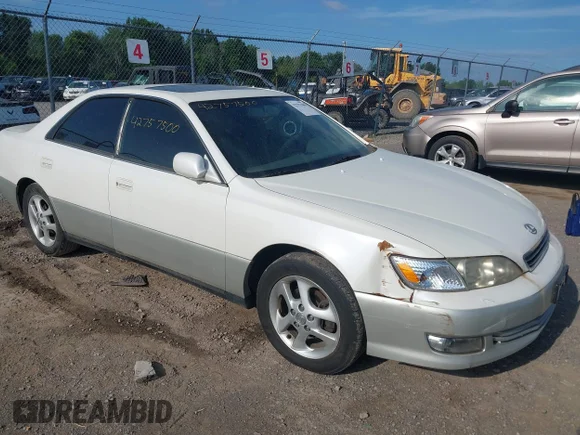 ✅ 2001 Lexus ES 300 • VIN: JT8BF28G310340179 • Lot: 42757500. Wystawiony na IAAI z przebiegiem 214 201 mil. Bezpłatny archiwum sprzedaży aukcyjnych z USA i szczegółowy raport historii pojazdu na DreamBid. Zdjęcie 1.
