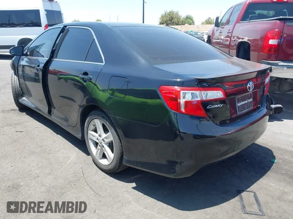 ✅ 2014 Toyota Camry SE • VIN: 4T1BF1FK1EU360167 • Lot: 45099967. Wystawiony na IAAI z przebiegiem 136 711 mil. Bezpłatny archiwum sprzedaży aukcyjnych z USA i szczegółowy raport historii pojazdu na DreamBid. Zdjęcie 3.