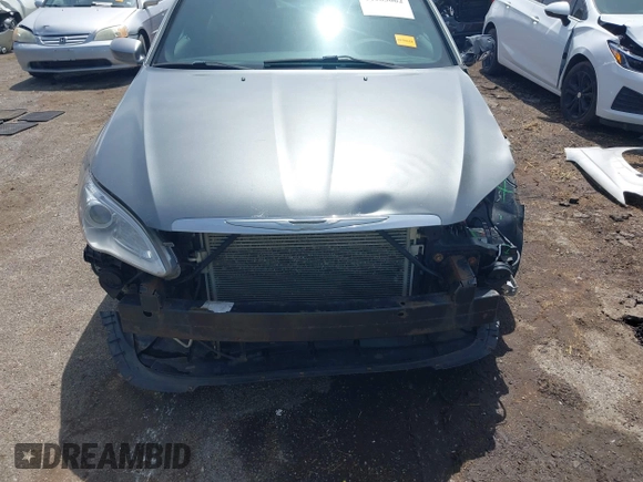 ✅ 2014 Chrysler 200 Touring • VIN: 1C3CCBBB7EN150331 • Lot: 44963062. Wystawiony na IAAI z przebiegiem 175 573 mil. Bezpłatny archiwum sprzedaży aukcyjnych z USA i szczegółowy raport historii pojazdu na DreamBid. Zdjęcie 6.