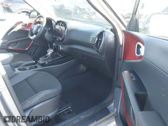 ✅ 2025 Kia Soul GT-Line • VIN: KNDJ53AU7S7930027 • Lot: 43661575. Wystawiony na IAAI z przebiegiem 10 609 mil. Bezpłatny archiwum sprzedaży aukcyjnych z USA i szczegółowy raport historii pojazdu na DreamBid. Zdjęcie 5.