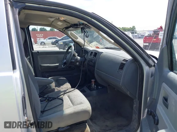 ✅ 2007 Dodge Dakota ST • VIN: 1D7HE22K97S211393 • Лот: 42667615. Опубліковано раніше на IAAI з пробігом 223 726 миль. Безкоштовний доступ до архіву аукціонних продажів зі США та докладний звіт про історію автомобіля на DreamBid. Зображення 5.