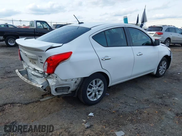 ✅ 2019 Nissan Versa S Plus • VIN: 3N1CN7AP8KL813405 • Lot: 43758086. Wystawiony na IAAI z przebiegiem 66 407 mil. Bezpłatny archiwum sprzedaży aukcyjnych z USA i szczegółowy raport historii pojazdu na DreamBid. Zdjęcie 4.