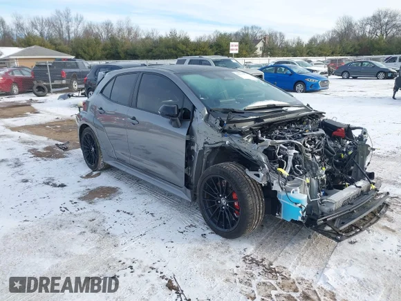 ✅ 2023 Toyota Corolla Circuit • VIN: JTNABAAE3PA005739 • Lot: 44121824. Wystawiony na IAAI z przebiegiem 14 555 mil. Bezpłatny archiwum sprzedaży aukcyjnych z USA i szczegółowy raport historii pojazdu na DreamBid. Zdjęcie 1.