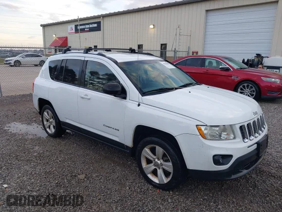 ✅ 2011 Jeep Compass Latitude • VIN: 1J4NF1FB2BD251675 • Lot: 44542004. Wystawiony na IAAI z przebiegiem 166 574 mil. Bezpłatny archiwum sprzedaży aukcyjnych z USA i szczegółowy raport historii pojazdu na DreamBid. Zdjęcie 1.