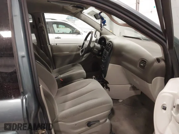 ✅ 2005 Dodge Caravan SXT • VIN: 2D4GP44L65R540619 • Лот: 44335859. Опубліковано раніше на IAAI з пробігом 142 355 миль. Безкоштовний доступ до архіву аукціонних продажів зі США та докладний звіт про історію автомобіля на DreamBid. Зображення 5.