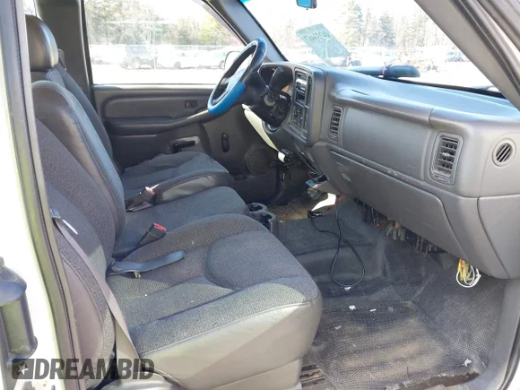 ✅ 2003 Chevrolet Silverado 2500HD LT • VIN: 1GCHC29U83E141918 • Lot: 44733467. Wystawiony na IAAI z przebiegiem 194 635 mil. Bezpłatny archiwum sprzedaży aukcyjnych z USA i szczegółowy raport historii pojazdu na DreamBid. Zdjęcie 5.