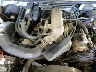 ✅ 1990 Ford Bronco • VIN: 1FMCU14T9LUA62663 • Lot: 85040114. Wystawiony na Copart z przebiegiem 9 963 mil. Bezpłatny archiwum sprzedaży aukcyjnych z USA i szczegółowy raport historii pojazdu na DreamBid. Zdjęcie 14.