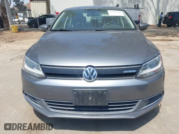✅ 2014 Volkswagen Jetta Hybrid • VIN: 3VW637AJ8EM209649 • Lot: 45116368. Wystawiony na IAAI z przebiegiem 118 971 mil. Bezpłatny archiwum sprzedaży aukcyjnych z USA i szczegółowy raport historii pojazdu na DreamBid. Zdjęcie 6.