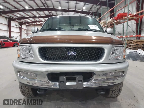 ✅ 1998 Ford F-150 • VIN: 1FTZX18W1WNA79675 • Lot: 44815315. Wystawiony na IAAI z przebiegiem 127 300 mil. Bezpłatny archiwum sprzedaży aukcyjnych z USA i szczegółowy raport historii pojazdu na DreamBid. Zdjęcie 6.