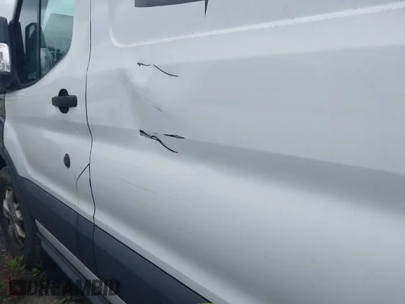 ✅ 2015 Ford Transit Cargo • VIN: 1FTYR2CM4FKA84551 • Лот: 42312399. Опубліковано раніше на IAAI з пробігом 136 970 миль. Безкоштовний доступ до архіву аукціонних продажів зі США та докладний звіт про історію автомобіля на DreamBid. Зображення 6.
