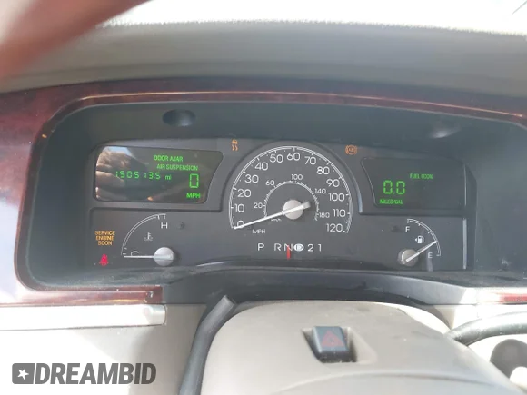 ✅ 2004 Lincoln Town Car Ultimate • VIN: 1LNHM83W94Y669716 • Lot: 44196676. Wystawiony na IAAI z przebiegiem 150 513 mil. Bezpłatny archiwum sprzedaży aukcyjnych z USA i szczegółowy raport historii pojazdu na DreamBid. Zdjęcie 7.