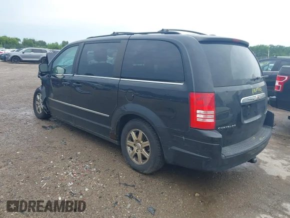 ✅ 2010 Chrysler Town & Country Touring Plus • VIN: 2A4RR8D14AR496047 • Лот: 45521201. Опубліковано раніше на IAAI з пробігом Не вказано. Безкоштовний доступ до архіву аукціонних продажів зі США та докладний звіт про історію автомобіля на DreamBid. Зображення 3.