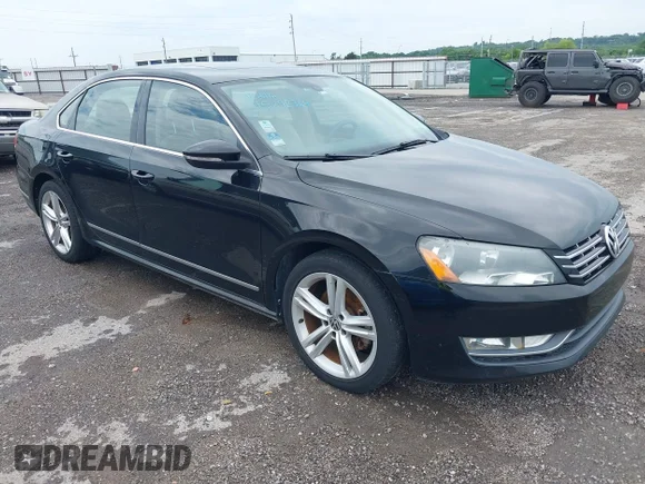 ✅ 2012 Volkswagen Passat SEL Premium • VIN: 1VWCM7A33CC066576 • Лот: 45292364. Опубликован ранее на IAAI с пробегом 142 077 миль. Бесплатный доступ к архиву аукционных продаж из США и подробный отчёт об истории автомобиля на DreamBid. Изображение 1.
