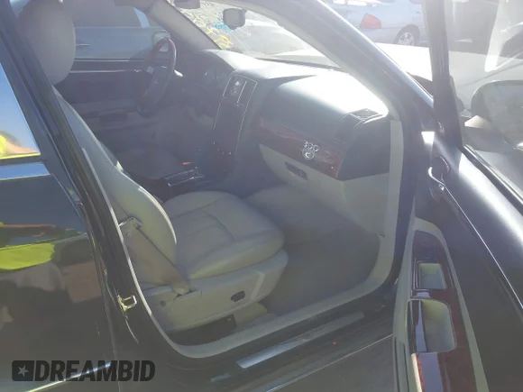 ✅ 2005 Chrysler 300 C • VIN: 2C3JA63H95H588106 • Лот: 43970032. Опубликован ранее на IAAI с пробегом 64 494 миль. Бесплатный доступ к архиву аукционных продаж из США и подробный отчёт об истории автомобиля на DreamBid. Изображение 5.